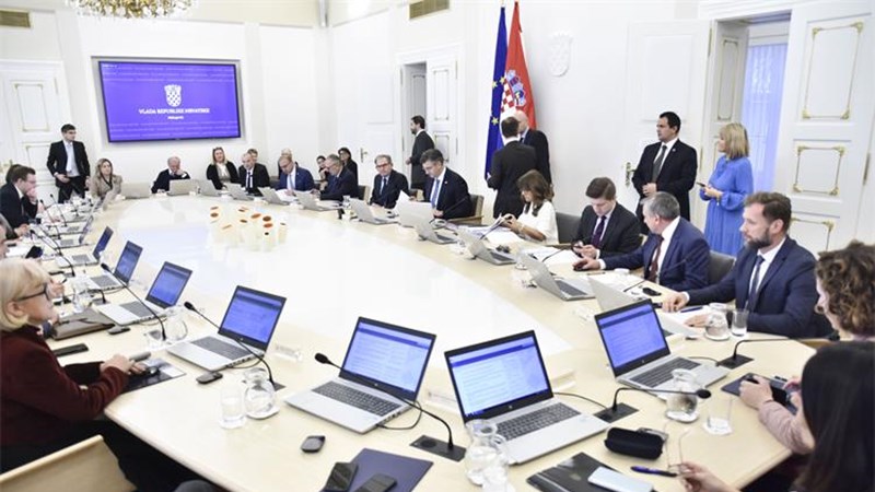 Uvođenjem Hrvatske turističke kartice do 2.500 kuna za plaćanje ugostiteljskih i turističkih usluga